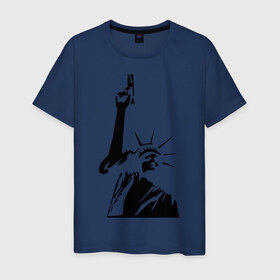 Мужская футболка хлопок с принтом Статуя свободы с пистолетом в Петрозаводске, 100% хлопок | прямой крой, круглый вырез горловины, длина до линии бедер, слегка спущенное плечо. | america | usa | америка | пистолет | статуя свободы | сша | штаты