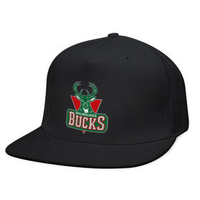 Кепка снепбек с прямым козырьком с принтом Milwaukee Bucks - logo в Петрозаводске, хлопок 100% |  | basketball | nba | баскетболл | лого баскетбольных клубов | нба