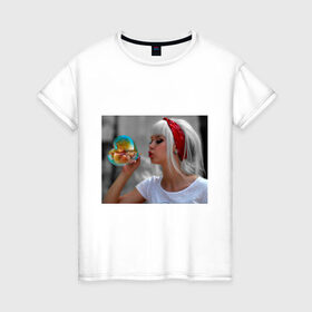 Женская футболка хлопок с принтом Мыльный пузырь в Петрозаводске, 100% хлопок | прямой крой, круглый вырез горловины, длина до линии бедер, слегка спущенное плечо | девушкам | для девушек | мыльный пузырь | фотография девушки