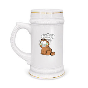 Кружка пивная с принтом Garfield Smiling Cat в Петрозаводске,  керамика (Материал выдерживает высокую температуру, стоит избегать резкого перепада температур) |  объем 630 мл | Тематика изображения на принте: garfield smiling cat гарфилд кот