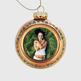 Стеклянный ёлочный шар с принтом Джоли Анджелина в Петрозаводске, Стекло | Диаметр: 80 мм | анджелина | девушка | джоли | лежит | тату