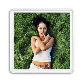 Магнит 55*55 с принтом Джоли Анджелина в Петрозаводске, Пластик | Размер: 65*65 мм; Размер печати: 55*55 мм | анджелина | девушка | джоли | лежит | тату