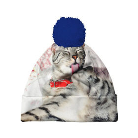 Шапка 3D c помпоном с принтом Кошка в Петрозаводске, 100% полиэстер | универсальный размер, печать по всей поверхности изделия | cat | collar | heel | licking | lying | red | striped | кошка | красный | лежит | лижет | ошейник | полосатая | пятка