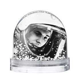 Снежный шар с принтом Юрий Гагарин в Петрозаводске, Пластик | Изображение внутри шара печатается на глянцевой фотобумаге с двух сторон | Тематика изображения на принте: первый космонавт
