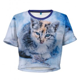Женская футболка 3D укороченная с принтом Трехцветный котенок зимой в Петрозаводске, 100% полиэстер | круглая горловина, длина футболки до линии талии, рукава с отворотами | грустный | добрый | животное | киса | киска кися | кот | котенок | котэ | кошка | красивый | лапа | лапка | ласковый | милый | моська | мурлыка | прикольный | смешной | унылый | усатый | шерсть