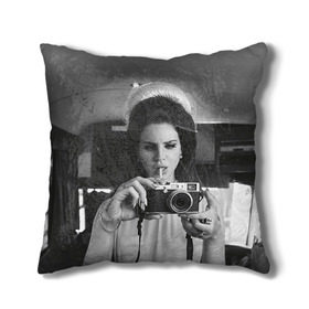 Подушка 3D с принтом Lana Del Rey в Петрозаводске, наволочка – 100% полиэстер, наполнитель – холлофайбер (легкий наполнитель, не вызывает аллергию). | состоит из подушки и наволочки. Наволочка на молнии, легко снимается для стирки | Тематика изображения на принте: lana del rey | лана дель рей