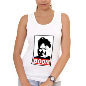 Женская майка хлопок с принтом BOOM КИМ ЧЕН ЫН в Петрозаводске, 95% хлопок, 5% эластан |  | boom | kim chen eun | mems | ким чен ын | кнр | мемы | северная корея | ядерные ракеты