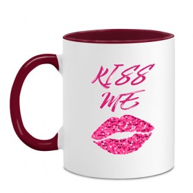 Кружка двухцветная с принтом Kiss me в Петрозаводске, керамика | объем — 330 мл, диаметр — 80 мм. Цветная ручка и кайма сверху, в некоторых цветах — вся внутренняя часть | Тематика изображения на принте: блеск | губы | поцелуй | розовый