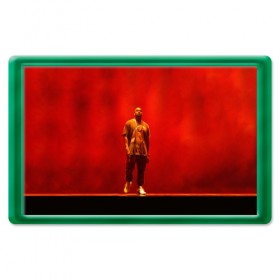Магнит 45*70 с принтом Kanye West Red On Stage в Петрозаводске, Пластик | Размер: 78*52 мм; Размер печати: 70*45 | 