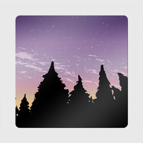 Магнит виниловый Квадрат с принтом Лес под ночным небом в Петрозаводске, полимерный материал с магнитным слоем | размер 9*9 см, закругленные углы | Тематика изображения на принте: вечер | градиент | закат | звездное небо | звезды | лес | небо | очертание | очертание леса | сумерки | тайга | фиолетовый | черный