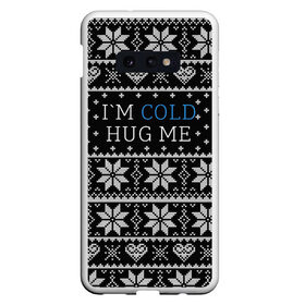 Чехол для Samsung S10E с принтом I`m cold hug me в Петрозаводске, Силикон | Область печати: задняя сторона чехла, без боковых панелей | иностранные | любовь | меня | мне | надпись | новогодний свитер | новый год | обними | объятия | прикольные | рождественский свитер | свитер | слова | текст | холодно | цитата