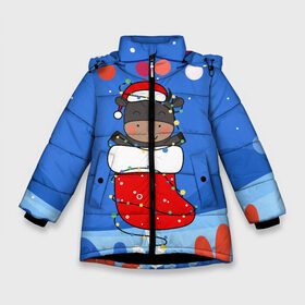 Зимняя куртка для девочек 3D с принтом Бык в новогоднем носке в Петрозаводске, ткань верха — 100% полиэстер; подклад — 100% полиэстер, утеплитель — 100% полиэстер. | длина ниже бедра, удлиненная спинка, воротник стойка и отстегивающийся капюшон. Есть боковые карманы с листочкой на кнопках, утяжки по низу изделия и внутренний карман на молнии. 

Предусмотрены светоотражающий принт на спинке, радужный светоотражающий элемент на пуллере молнии и на резинке для утяжки. | 2021 | 7 января | bull | newyear | santa | бык | быки | бычок | год быка | дед мороз | корова | новогодние каникулы | новогодние праздники | новый 2021 | новый год | новый год 2021 | рождество | сани | санта | санта клаус