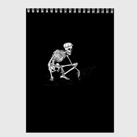 Скетчбук с принтом Slavs Skeleton в Петрозаводске, 100% бумага
 | 48 листов, плотность листов — 100 г/м2, плотность картонной обложки — 250 г/м2. Листы скреплены сверху удобной пружинной спиралью | snap | snap collection | гопник | скелет | славян