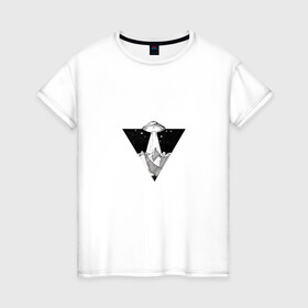 Женская футболка хлопок с принтом Летающая тарелка в Петрозаводске, 100% хлопок | прямой крой, круглый вырез горловины, длина до линии бедер, слегка спущенное плечо | горы | летающая тарелка | нло | сюрреализм | черно белое
