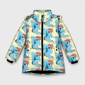Зимняя куртка для девочек 3D с принтом Rainbow Dash в Петрозаводске, ткань верха — 100% полиэстер; подклад — 100% полиэстер, утеплитель — 100% полиэстер. | длина ниже бедра, удлиненная спинка, воротник стойка и отстегивающийся капюшон. Есть боковые карманы с листочкой на кнопках, утяжки по низу изделия и внутренний карман на молнии. 

Предусмотрены светоотражающий принт на спинке, радужный светоотражающий элемент на пуллере молнии и на резинке для утяжки. | my little pony | дружба это чудо | единорог | единороги | май литл пони | мульт | мультфильм | радуга дэш | селестия | спайк | сумеречная искорка