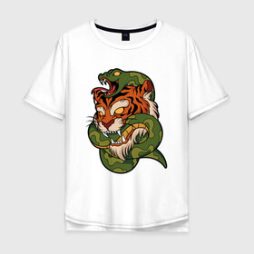Мужская футболка хлопок Oversize с принтом Тигр кусает змею в Петрозаводске, 100% хлопок | свободный крой, круглый ворот, “спинка” длиннее передней части | битва | змея | кобра | тигр | хищники | яд