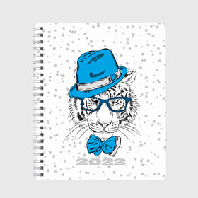 Тетрадь с принтом Белый тигр в синей шляпе в Петрозаводске, 100% бумага | 48 листов, плотность листов — 60 г/м2, плотность картонной обложки — 250 г/м2. Листы скреплены сбоку удобной пружинной спиралью. Уголки страниц и обложки скругленные. Цвет линий — светло-серый
 | 2022 | beast | blue hat | bow | merry christmas | new year | predator | snow | white water tiger | winter | year of the tiger | бант | белый водяной тигр | год тигра | зверь | зима | новый год | очки | синяя шляпа | снег | хищник